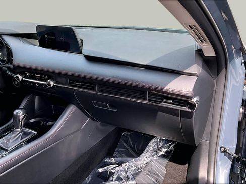 Used 2023 MAZDA MAZDA3 s FWD image 19