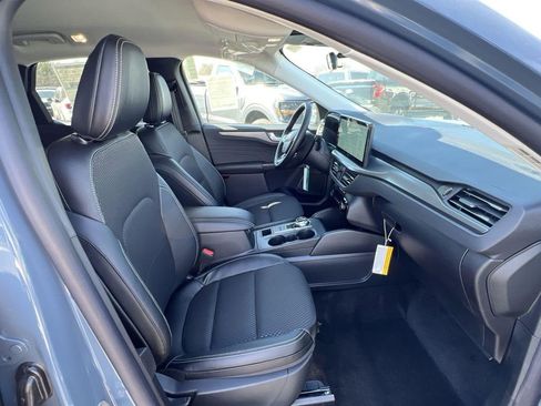 Used 2025 Ford Escape SE image 26
