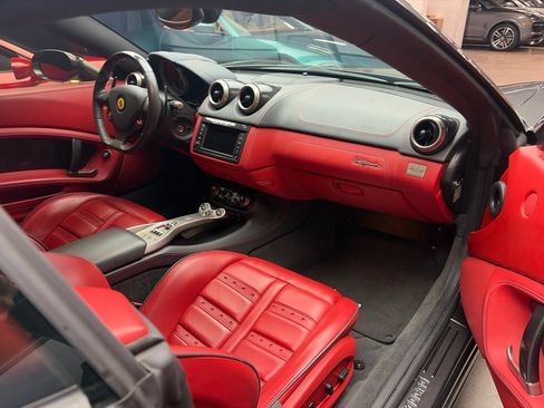 Used 2010 Ferrari California RWD image 7