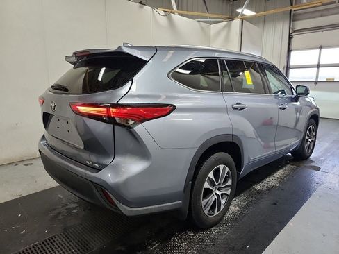 Used 2021 Toyota Highlander XLE image 4