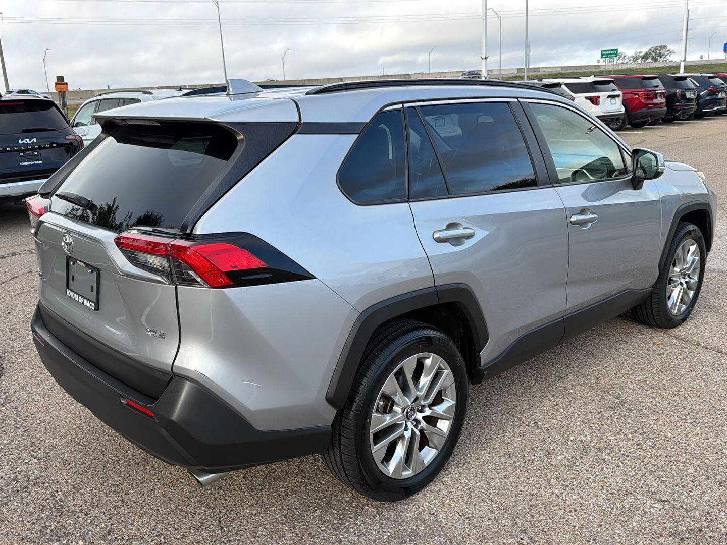 Used 2019 Toyota RAV4 XLE Premium w/ Cold Weather Package FWD image 3
