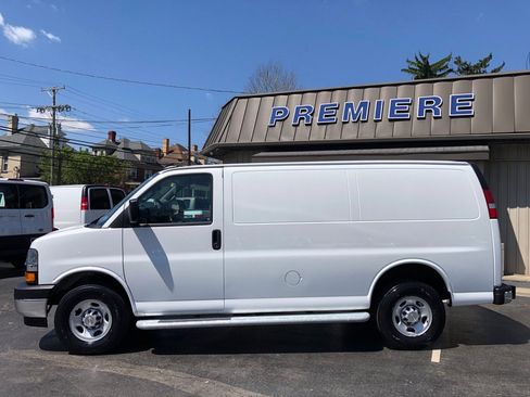 Used 2024 Chevrolet Express 2500 w/ Driver Convenience Package RWD image 2