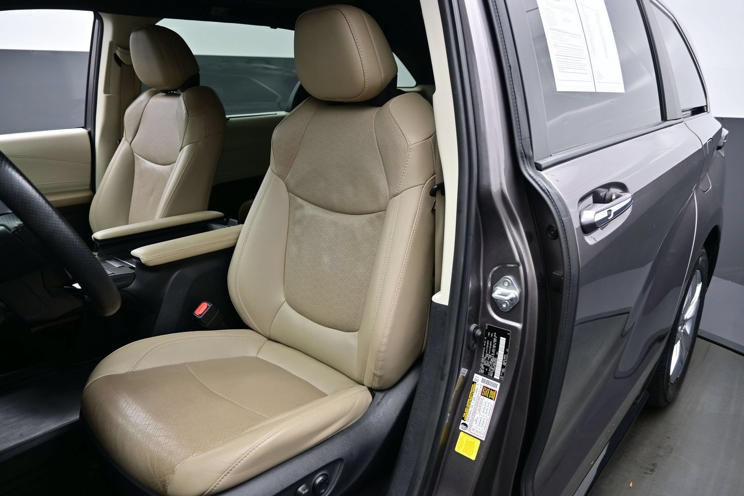 Used 2022 Toyota Sienna Limited AWD/4WD image 11