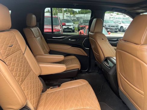 Used 2022 Cadillac Escalade ESV Sport w/ Touring Package AWD/4WD image 9