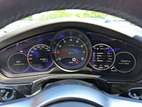 Used 2018 Porsche Panamera RWD image 18
