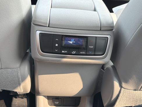 Certified 2018 Toyota Highlander XLE AWD/4WD image 26