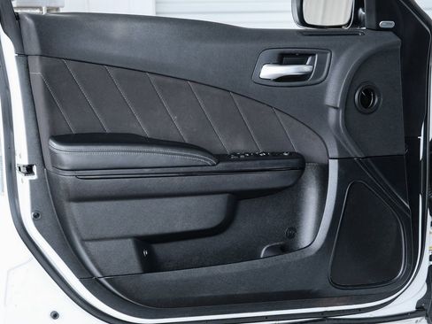 Used 2017 Dodge Charger R/T w/ Blacktop Package image 34