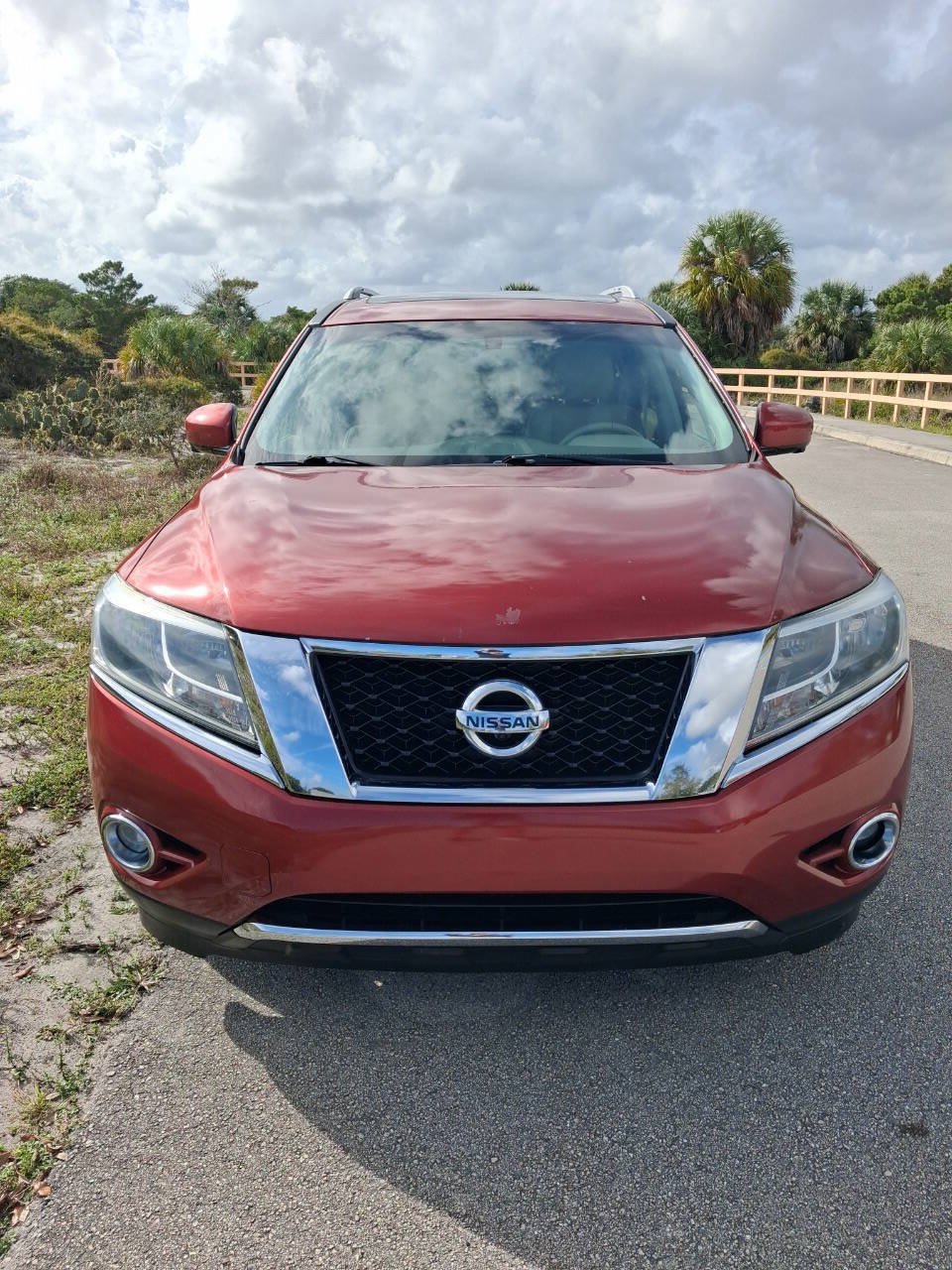 Used 2015 Nissan Pathfinder Platinum FWD image 3
