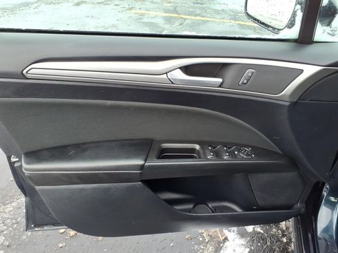 Used 2020 Ford Fusion SE image 12