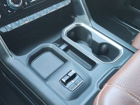 Used 2025 GMC Sierra 2500 Denali Ultimate image 17