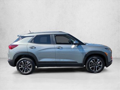 Used 2025 Chevrolet TrailBlazer LT image 4