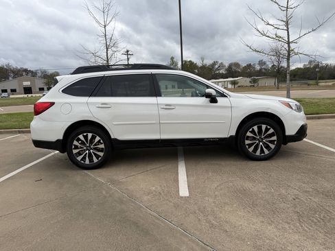 Used 2016 Subaru Outback 2.5i Limited AWD/4WD image 2