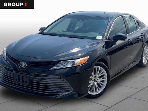 Used 2018 Toyota Camry XLE FWD image 1