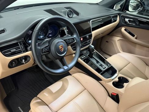 Certified 2026 Porsche Macan AWD/4WD image 4