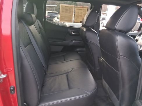 Used 2018 Toyota Tacoma TRD Sport image 16