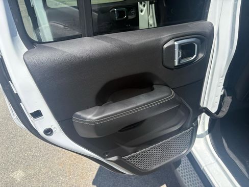 Used 2023 Jeep Wrangler Unlimited Sahara w/ Cold Weather Group AWD/4WD image 31