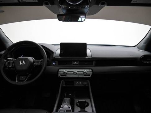Certified 2025 Honda Pilot TrailSport image 12