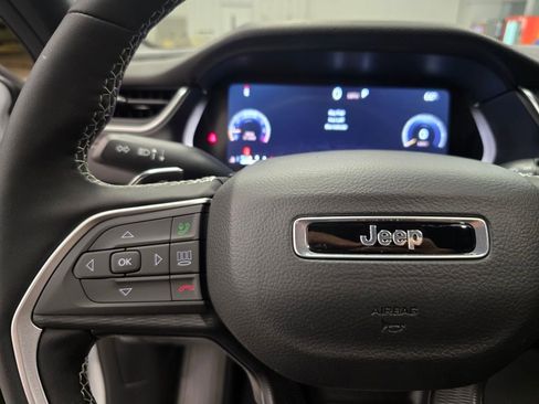 New 2025 Jeep Grand Cherokee Laredo w/ Luxury Tech Group I RWD image 17