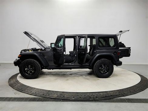 Used 2024 Jeep Wrangler Willys image 12