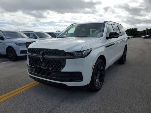New 2025 Lincoln Navigator L Reserve w/ Jet Appearance Package image 2