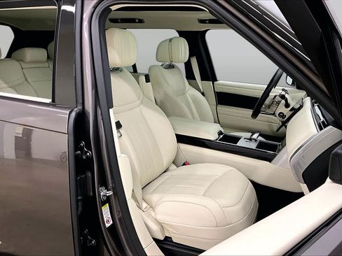 Used 2025 Land Rover Range Rover SE AWD/4WD image 9