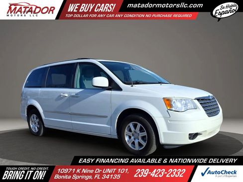 Used 2009 Chrysler Town & Country Touring FWD image 3