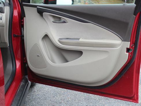 Used 2014 Chevrolet Volt Premium w/ Premium Trim Package FWD image 18