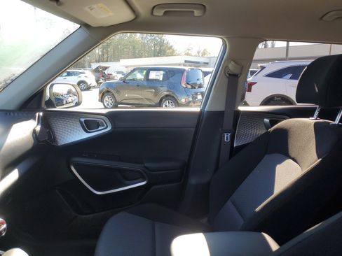 Used 2023 Kia Soul S image 17