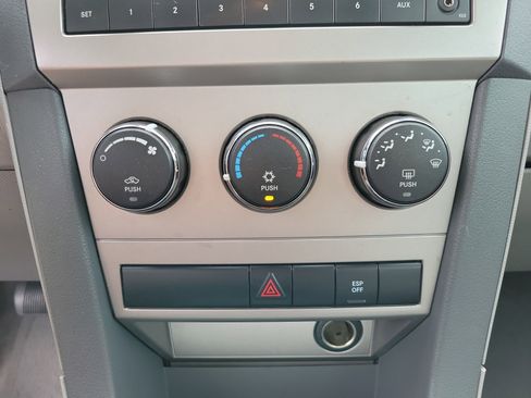 Used 2008 Dodge Avenger SE FWD image 11