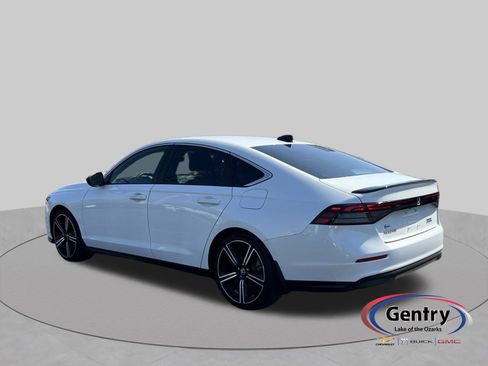 Used 2023 Honda Accord Sport image 3