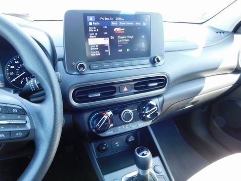 Used 2022 Hyundai Kona SEL image 31