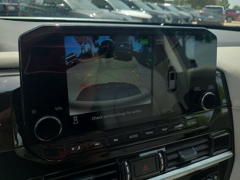 Certified 2025 Nissan Pathfinder SL FWD image 23