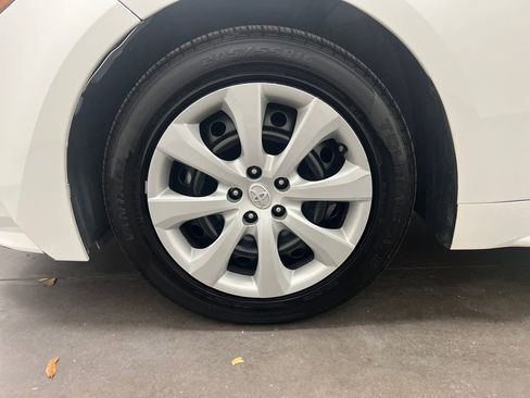Used 2024 Toyota Corolla LE image 30