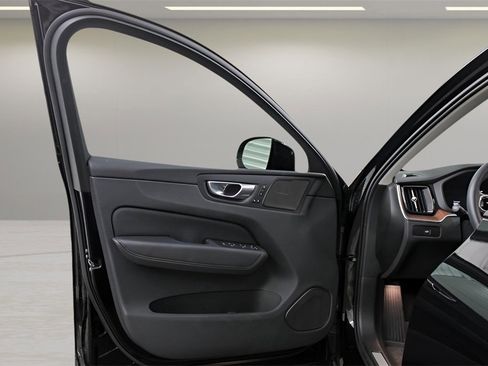 Certified 2024 Volvo XC60 B5 Plus w/ Climate Package image 28