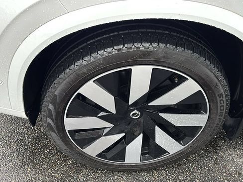 Certified 2024 Volvo XC90 T8 Plus w/ Protection Package Premier AWD/4WD image 32