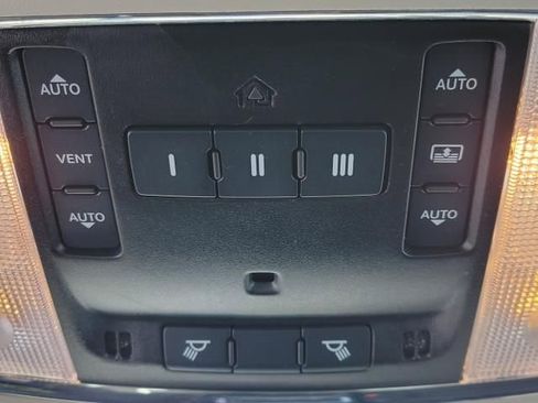 Used 2023 Chrysler 300 Touring L w/ Popular Equipment Group AWD/4WD image 29