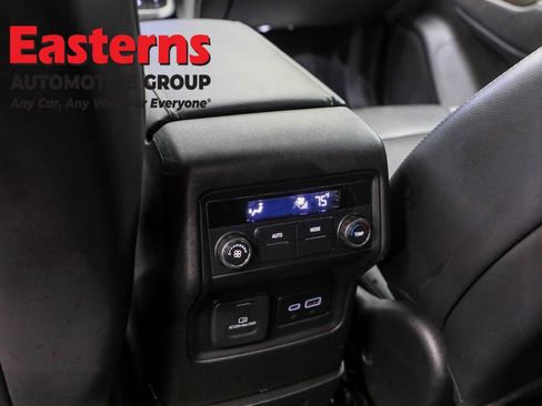 Used 2023 GMC Acadia SLT image 23