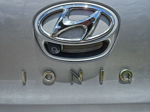 Used 2022 Hyundai Ioniq SE FWD image 7