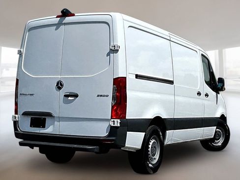 Used 2022 Mercedes-Benz Sprinter 2500 image 6
