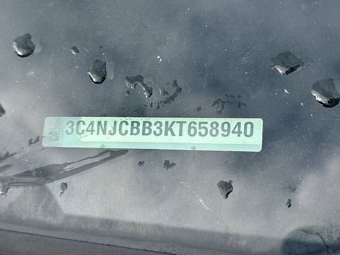 Used 2019 Jeep Compass Latitude w/ Popular Equipment Group FWD image 4