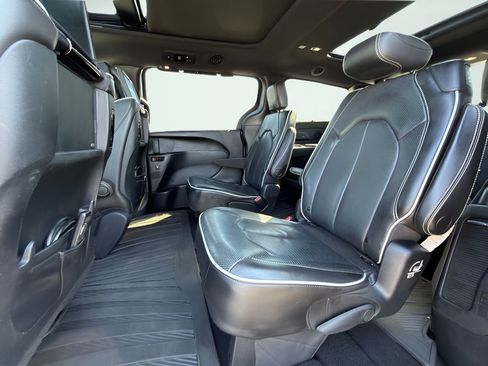 Used 2020 Chrysler Pacifica Limited FWD image 29