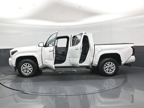 Used 2025 Toyota Tacoma SR5 AWD/4WD image 61