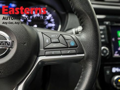 Used 2020 Nissan Rogue SV w/ Premium Package image 16