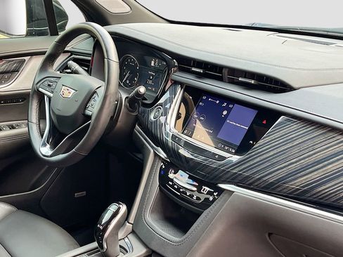 Used 2024 Cadillac XT6 Premium Luxury w/ LPO, Floor Liner Package AWD/4WD image 31