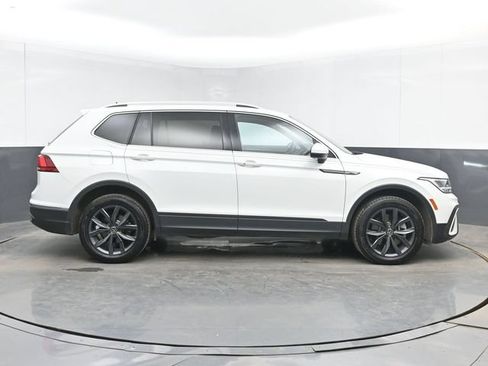 Used 2022 Volkswagen Tiguan SE AWD/4WD image 11