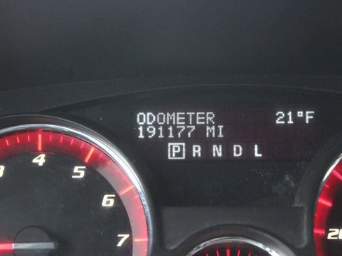 Used 2011 GMC Acadia SLE image 12