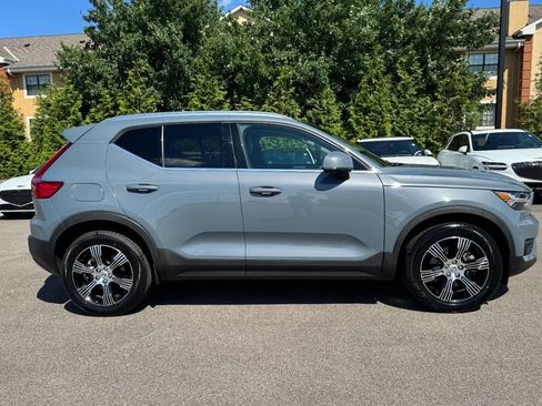 Used 2022 Volvo XC40 T5 Inscription image 2
