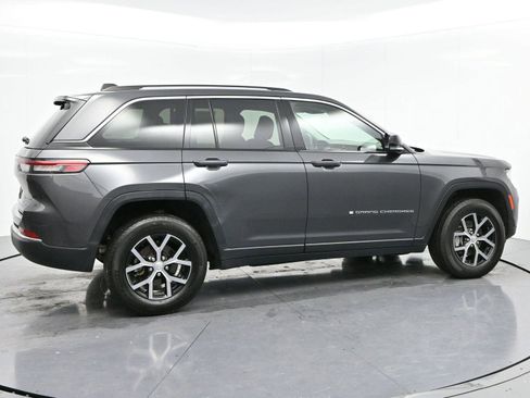 Used 2023 Jeep Grand Cherokee Limited w/ Luxury Tech Group II image 8