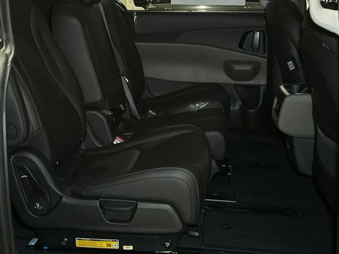 New 2026 Kia Carnival EX FWD image 12