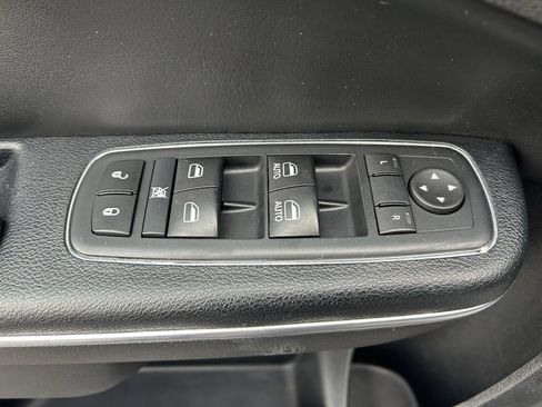 Used 2017 Chrysler 300 S w/ 300S Premium Group image 5